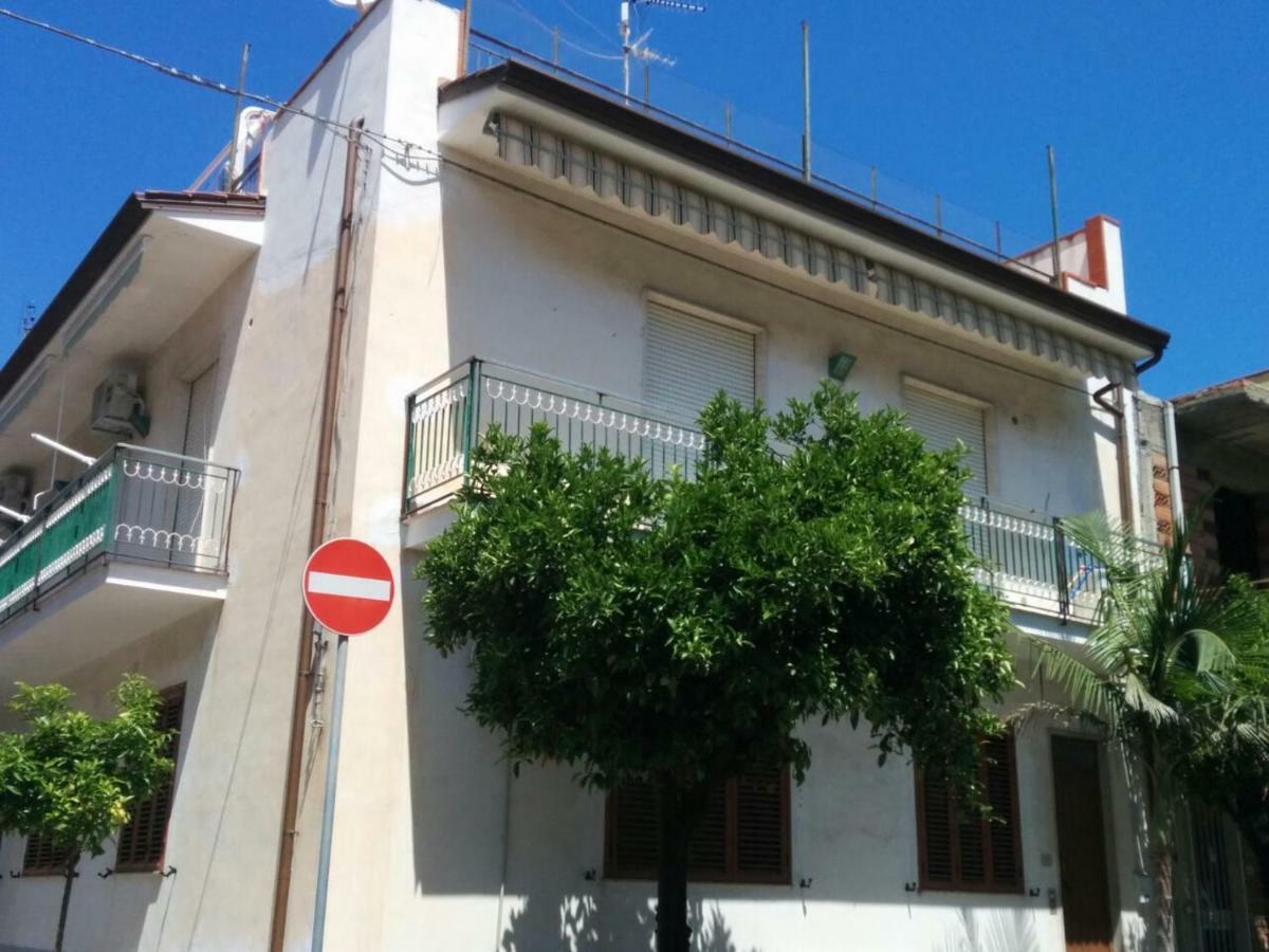 Ventura CasaVacanze Oliveri Esterno foto